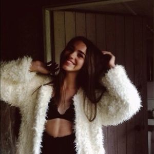 Faux Fur Off White Cropped Coat💫